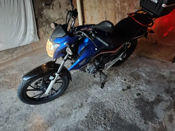 Vendo Titan 160 edição 40 anos 