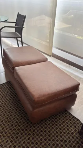 Puff de couro / Muito confortável