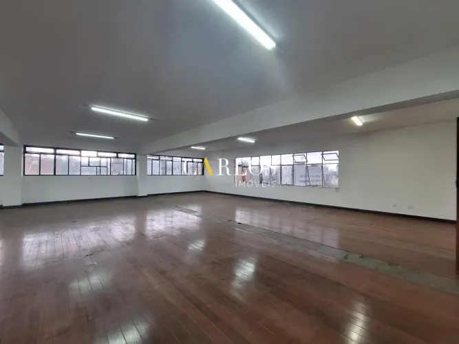 Andar Comercial de 220m² em Vão Livre com 2 Vagas e Elevador