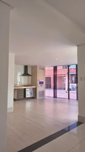 Casa Duplex de 3 Quartos (2 Suítes com Closet) no Condomínio Grand Park por R$ 5.000 Jard
