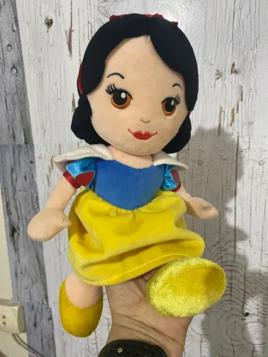 Boneca pelúcia da Branca de neve ( Disney)
