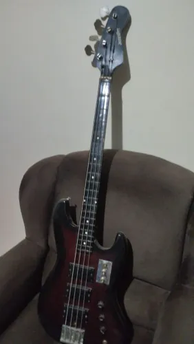 Baixo dos anos 80 funcionando perfeitamente 