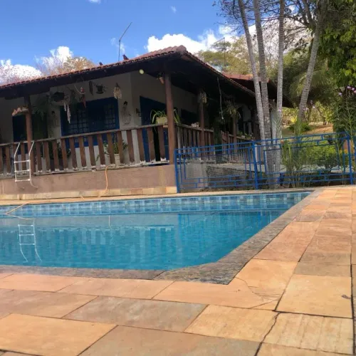 Fazendinha 13.000m² com piscina, lagoa de peixes, nascente, campo de futebol e muito mais.