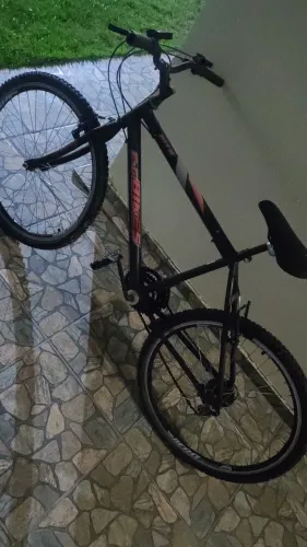 Vende-se bike com uso de 1 mês e 1 ano parada