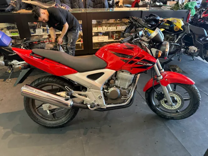 CBX 250 TWISTER 08 restaurada
