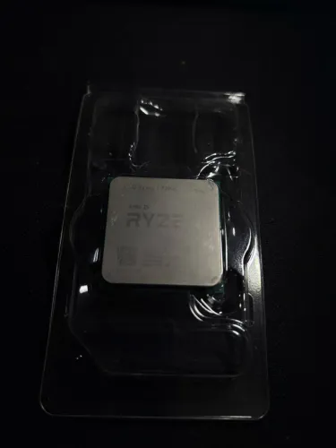 Ryzen 3 2200g 4/4 - sem cooler