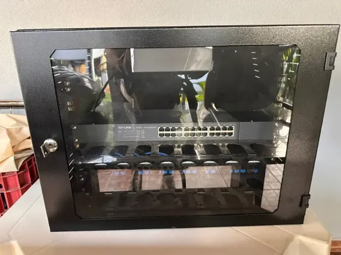Rack de Telecom Parede + Switch TP-Link Gigabit 24 Portas TL-SG1024D