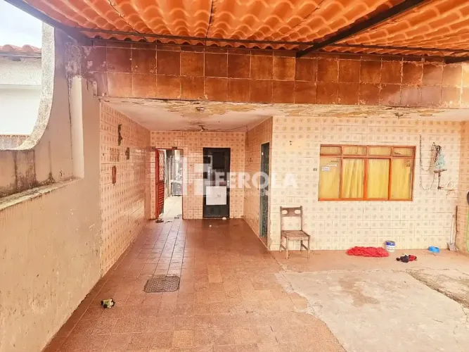 QNH 4 - CASA NA LAJE COM DUAS CASA NO FUNDO - PROXIMO TAGUACENTOR E FEIRA DOS GOIANOS