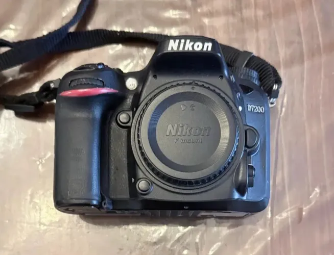 Nikon D7200 DSLR - Somente Corpo - R$ 1.790