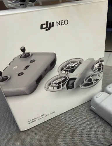 Drone DJI NEO - Fly More Combo