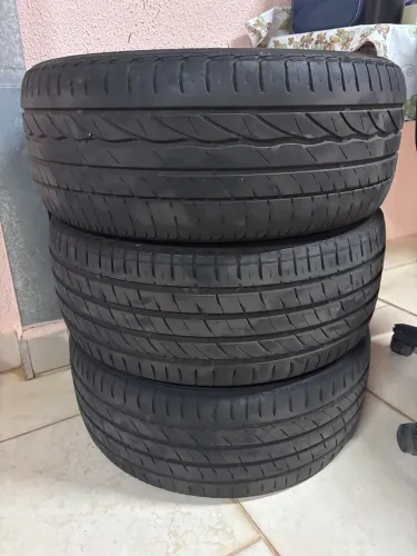 Pneus mais de meia vida pra vender rápido.