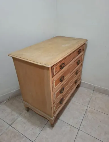 Linda cômoda antiga