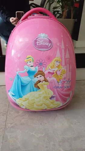 Mala escolar 3D princesas, usando em bom estado.