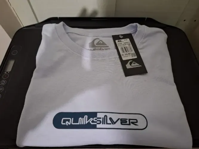 Camiseta Quiksilver tamanho M nova.