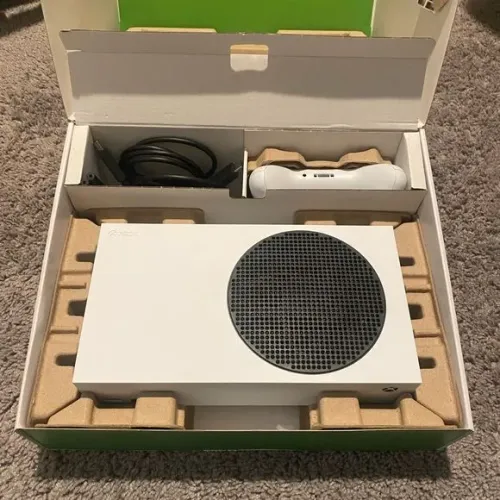 Vende-se Xbox Series S 512 GB + 2 Controles