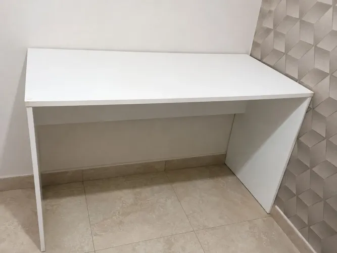 Escrivaninha/ mesa de trabalho ou estudo