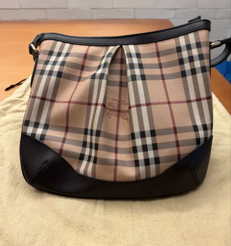 Bolsa Burberry Haymarket Hartham Crossbody