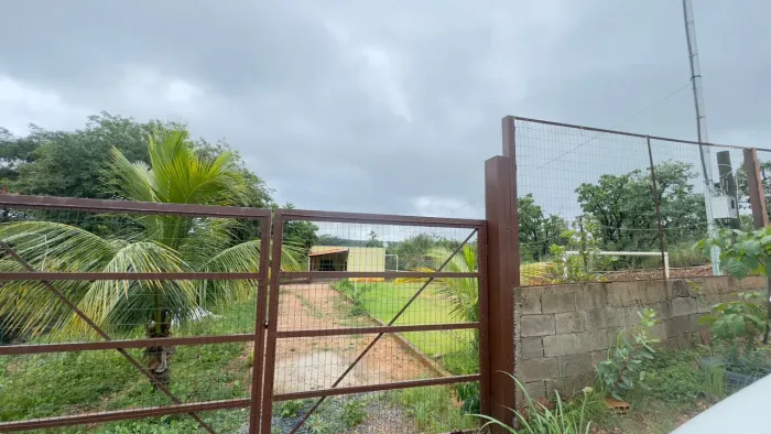 Estrada de Juramento chácara 1.500 m².Camponho de futebol/internet...Aceita Veículo...