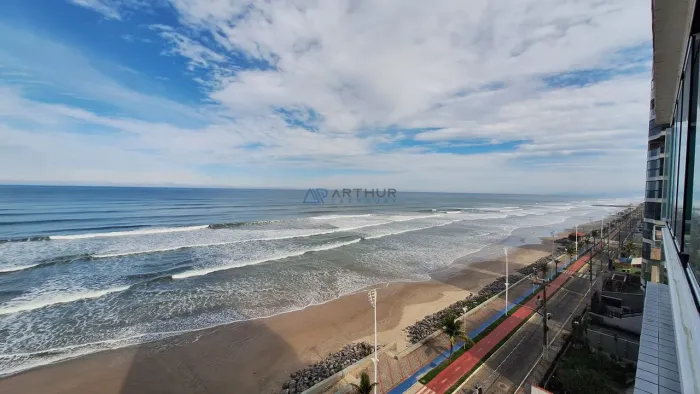 Apartamento à venda no Centro de Mongaguá 3 dormitórios frente mar
