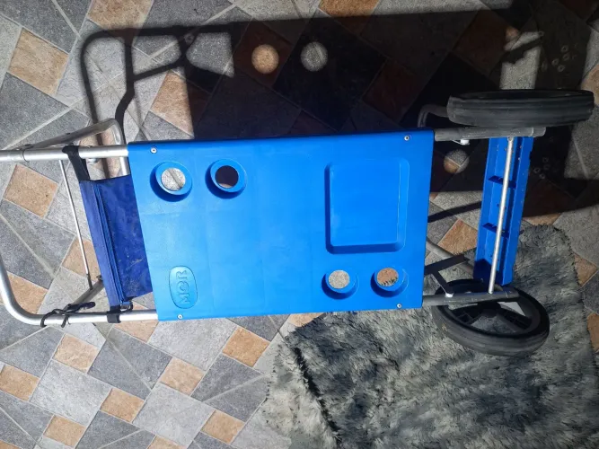 Carrinho que vira mesa