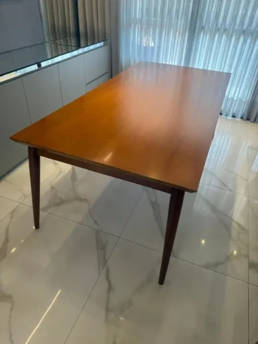 Mesa de Jantar em madeira - 8 pessoas