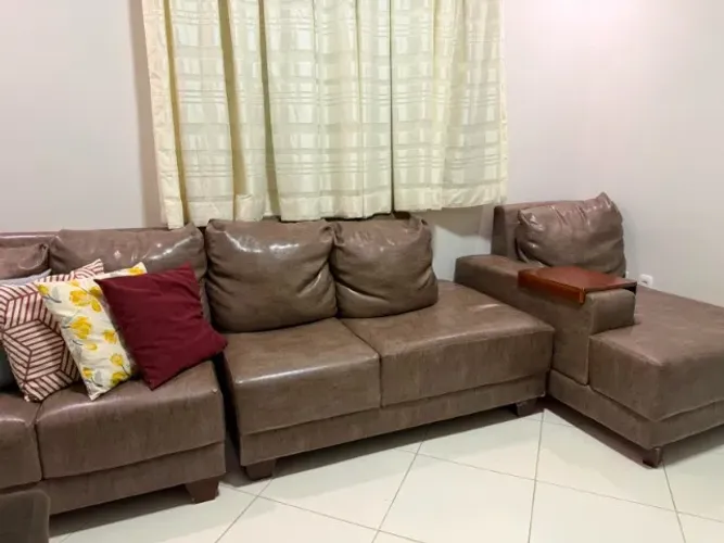 Sofá com chaise