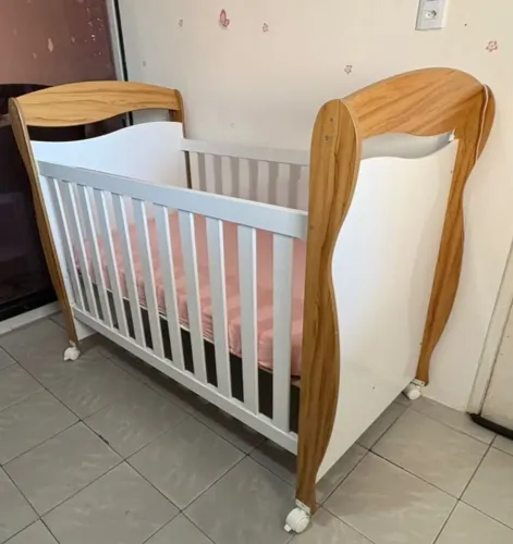 Berço Americano junior 2 em 1 vira cama