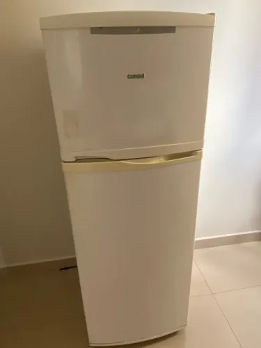 Vendo geladeira Cônsul 500,00