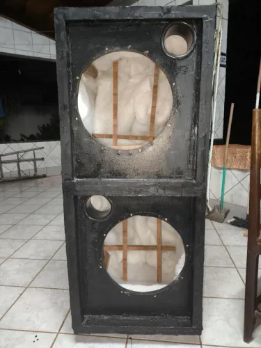 Caixa de grave Subwoofer 2 x 15 som Profissional ou mecânico .100 litros por câmara