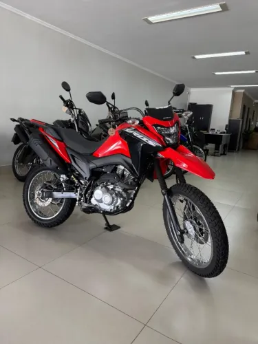 Bros 160 2025 semi-nova apenas 5343km rodados (temos outras cores e modelos)