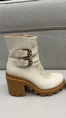 Gucci bota coturno off white 