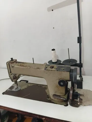 Máquina de costura reta industrial 