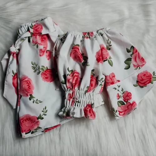 Conjunto Infantil Blusa Ombro a Ombro e Shorts Floral Rosas Tamanho 6