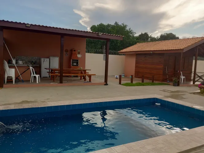 Vende-se Linda Chácara dentro da Cidade