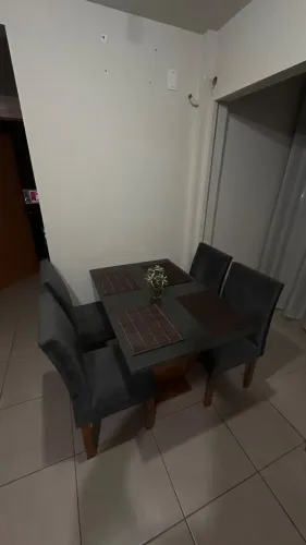 Mesa de jantar de vidro (Somente a mesa)