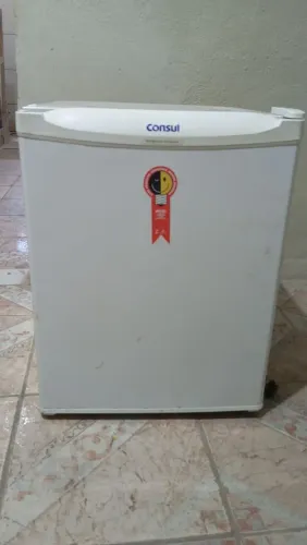 FRIGOBAR CONSUL 80L SEMI NOVO ACEITO CARTÃO DOU GARANTIA FAÇO A ENTREGA