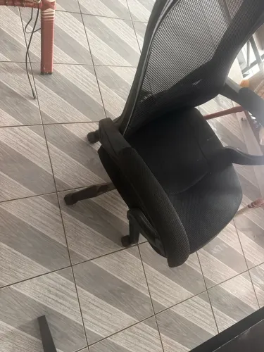 Cadeira ergométrica com defeito