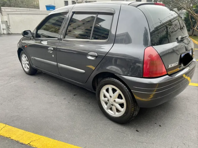 Renault Clio RT/ Privilège 1.6 16V 5P 2003