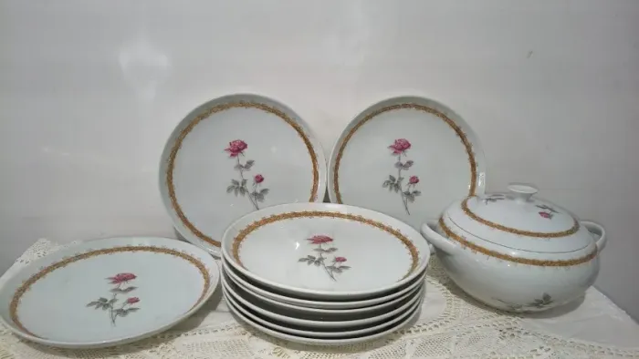Jogo de Porcelana Steatita Vintage: Sopeira + 9 Pratos