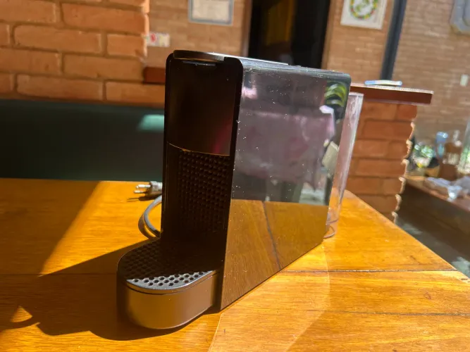 Cafeteira Nespresso Essenza Mini Preta