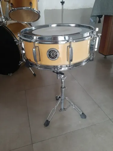 Caixa de bateria Nagano 14" com estante
