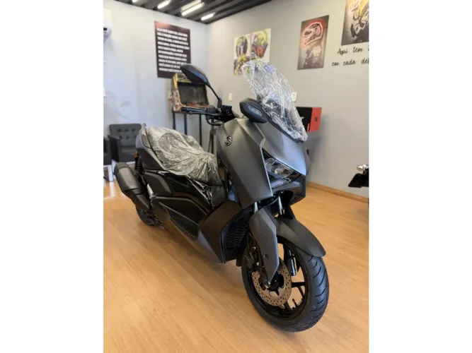 Yamaha Xmax 300 connected abs 2027
