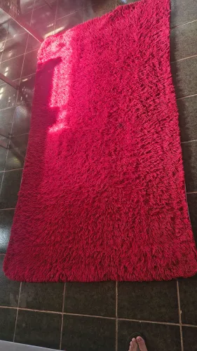 Tapete de pelinho vermelho