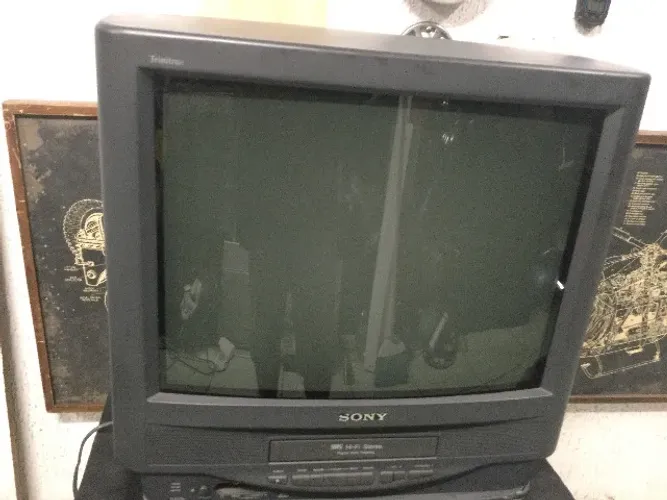 tv sony triniton com video cassete