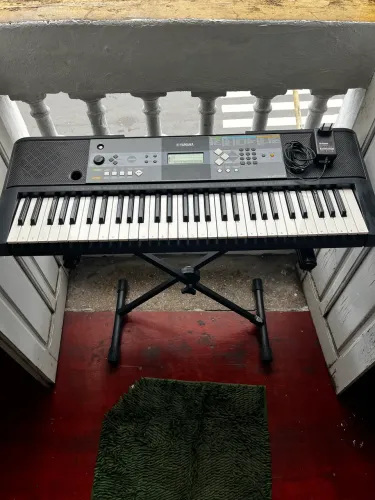 Teclado Yamaha PSR-E233 - Funcionando perfeitamente