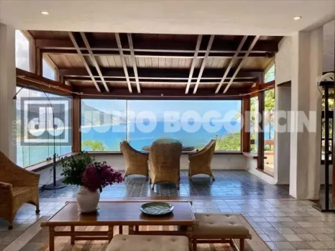 Casa com vista Mar no Joá!