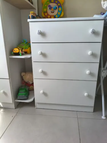 Guarda roupa e cômoda infantil