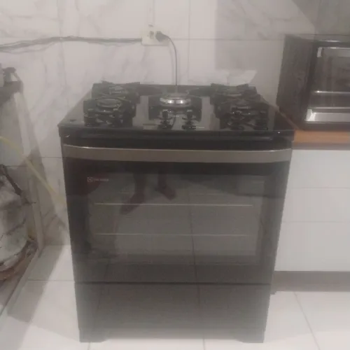 VENDO 1 FOGÃO 5 BOCAS TAMPO DE VIDEO ELETROLUX NOVO AUTOMÁTICO