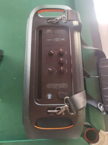 Caixa JBL PARTBOX ON THE GO com microfone