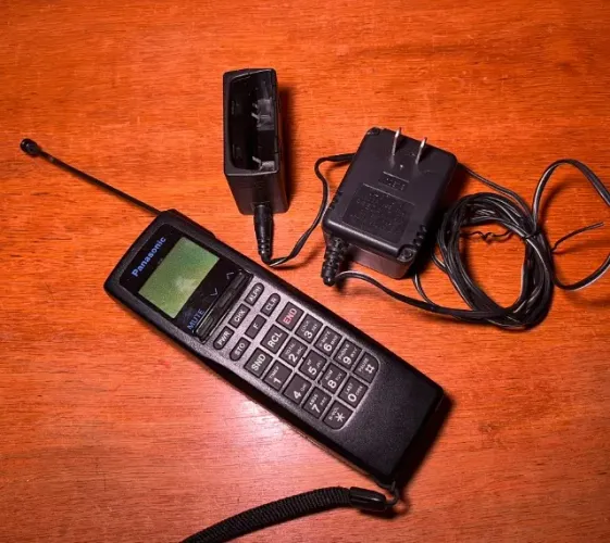 Celular Vintage Panasonic EHP600 / EB3510 com Carregador - SEM TESTE - Bateria não carrega